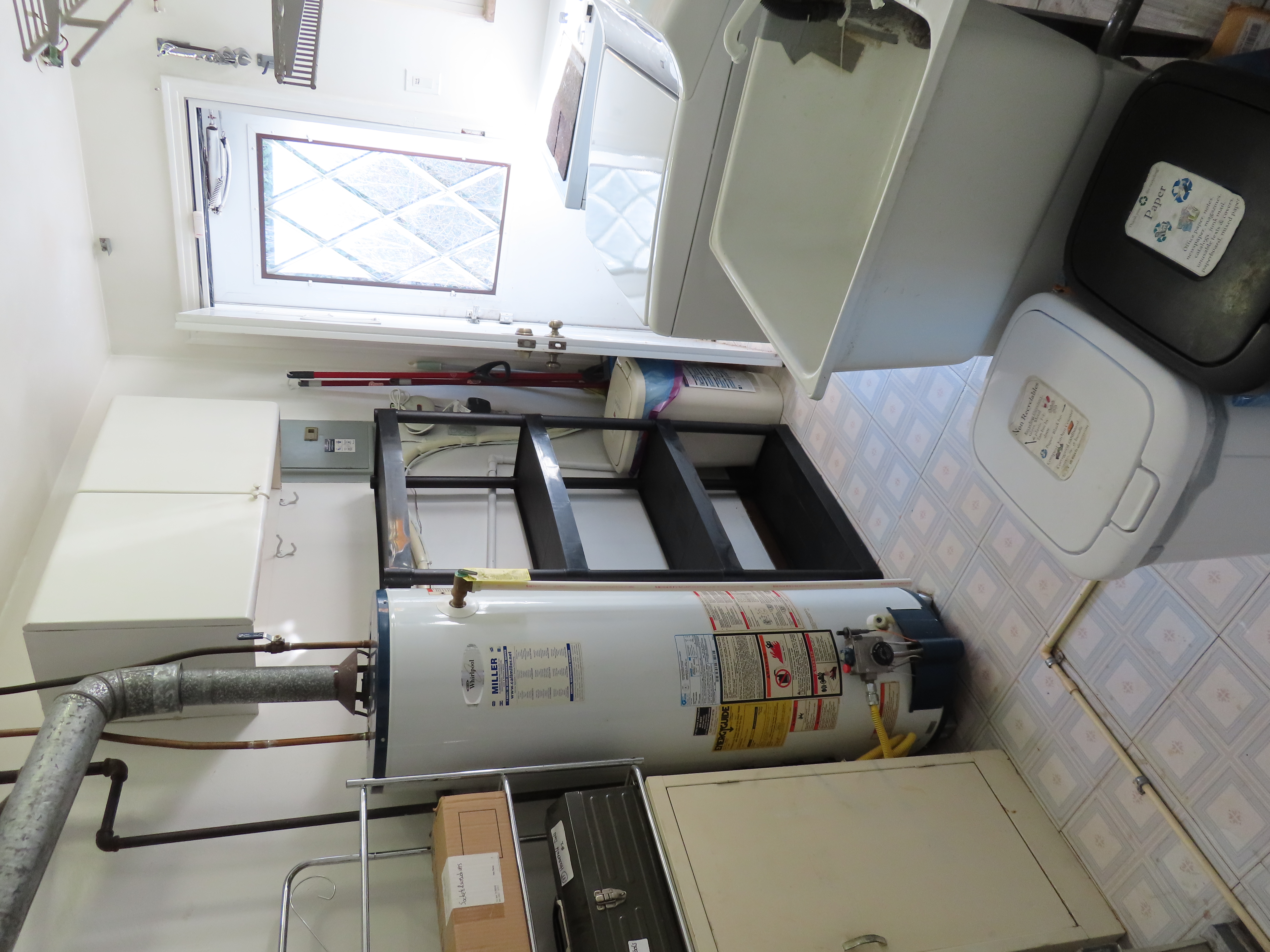 Utility room left side from door to kitchen